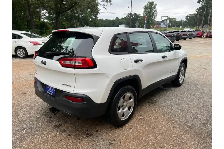 $8999 : 2017 Cherokee Sport image 6