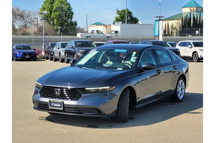 $27988 : Honda Accord 2025 LX 4dr Sed image 9