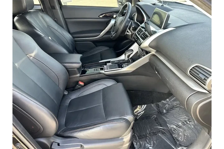 $13210 : Mitsubishi Eclipse Cross 201 image 9