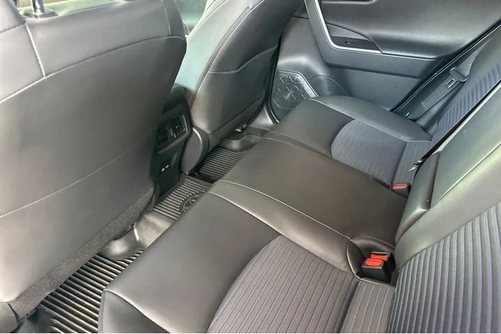 $39900 : Toyota RAV4 Hybrid 2024 AWD image 7