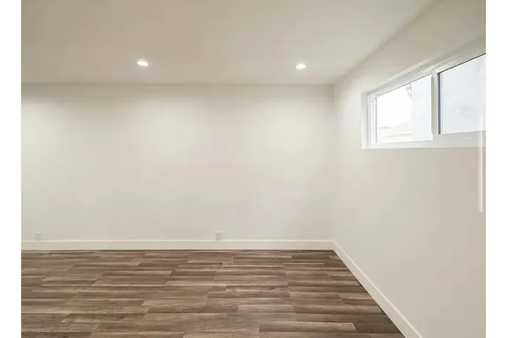 $1250 : Huntington Park, CA. This cozy image 1