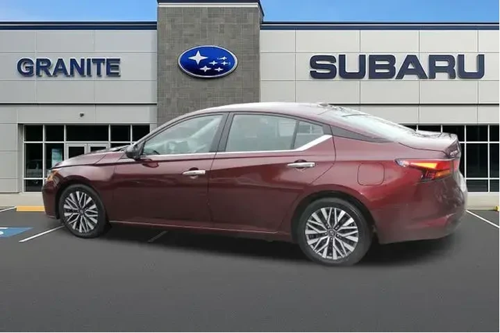 $17995 : Nissan Altima 2024 2.5 SV 4d image 6