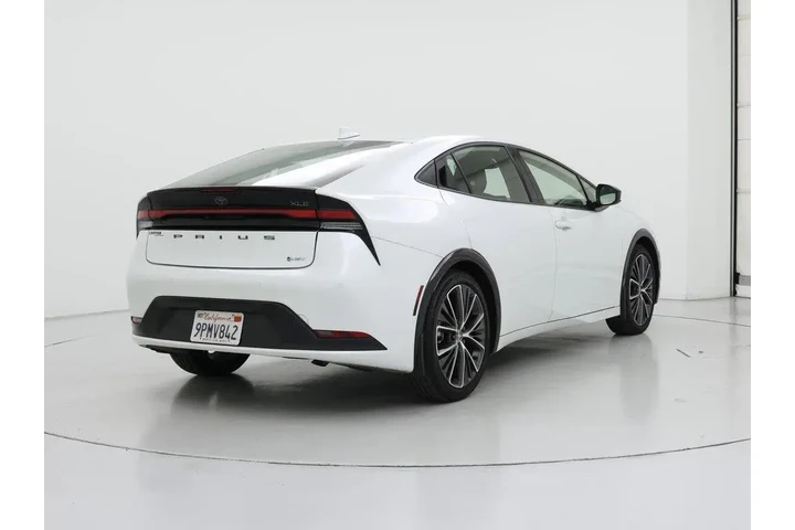 $30998 : Toyota Prius 2024 XLE 4dr Ha image 8