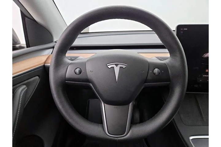 $31998 : Tesla Model Y 2023 AWD Long image 10