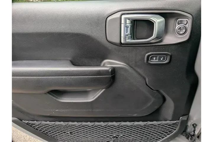 $31335 : Jeep Wrangler Unlimited 2021 image 10