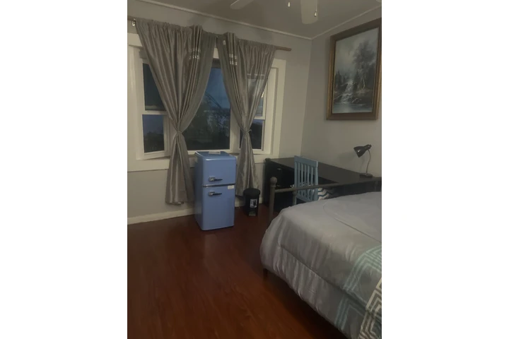 $875 : Renta habitación en Reseda. image 1