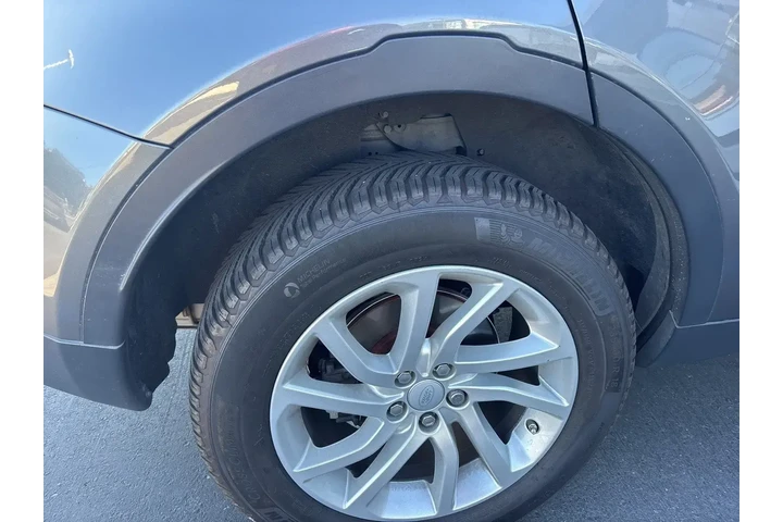 $15900 : Land Rover Discovery Sport 2 image 8