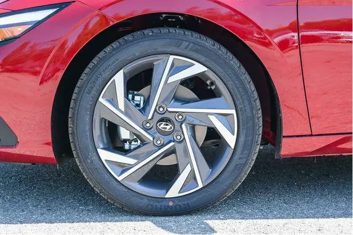 $20000 : Hyundai ELANTRA 2025 SEL Spo image 10