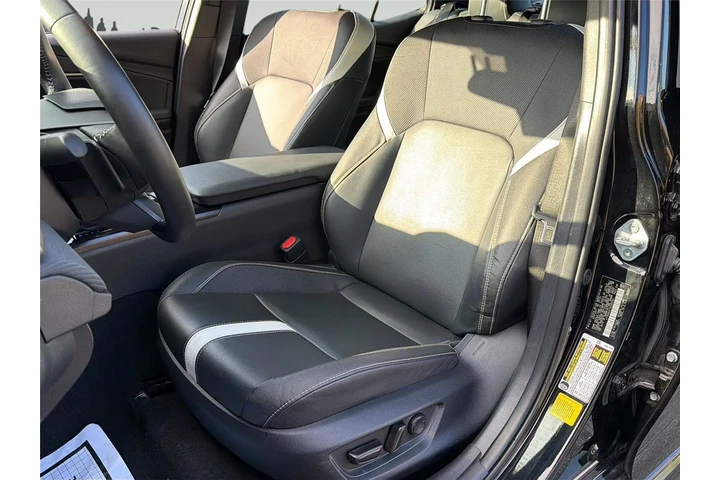 $26990 : Toyota Camry 2025 SE 4dr Sed image 9