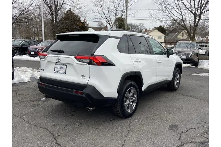 $25487 : Toyota RAV4 2024 AWD XLE 4dr image 4