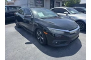 2017 Civic Touring en Louisville