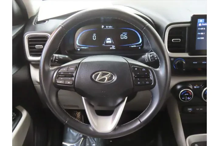 $17713 : Hyundai VENUE 2024 SEL 4dr C image 8