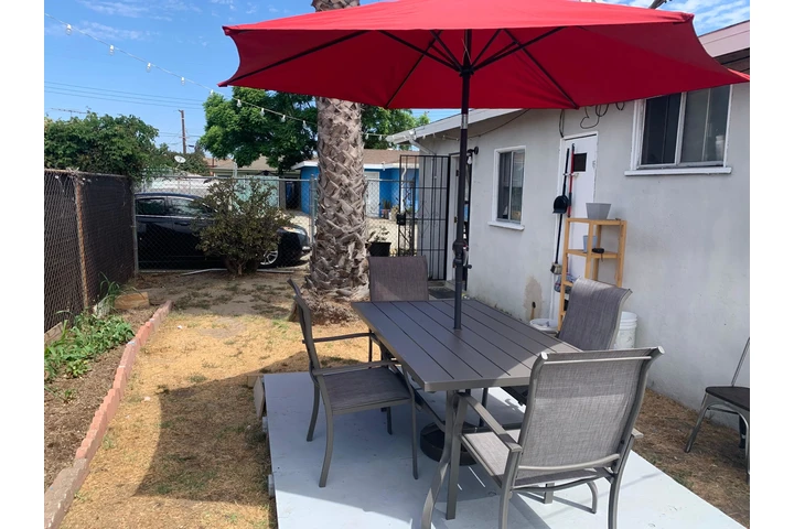 $800 : $800 / 1br image 5