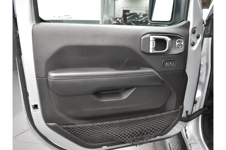 $23995 : Jeep Wrangler 2023 4x4 Sahar image 9