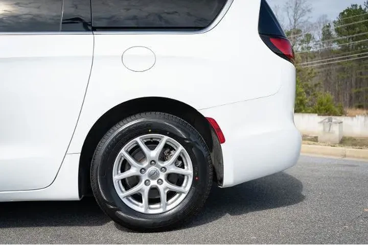 $25987 : Chrysler Pacifica 2023 Touri image 6