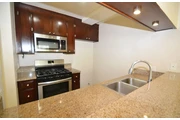$1400 : 1Bed 1Bath & Studio Apt in, LA thumbnail