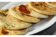 Pupusas hechas a mano thumbnail