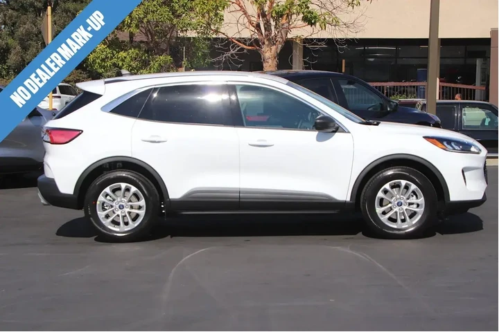 $22991 : Ford Escape 2022 AWD SE 4dr image 4