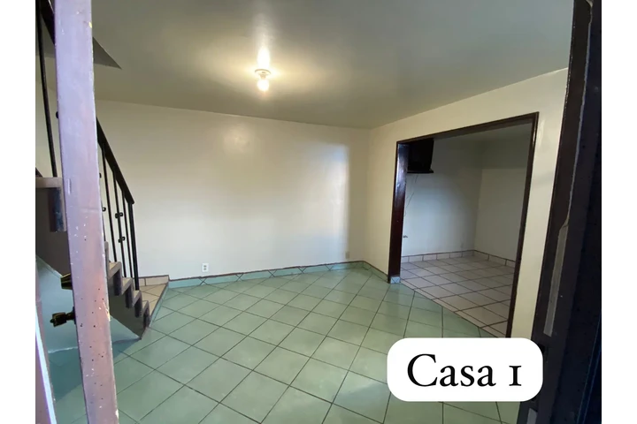 $650 : Casa 2rec 2baños serca garita image 2