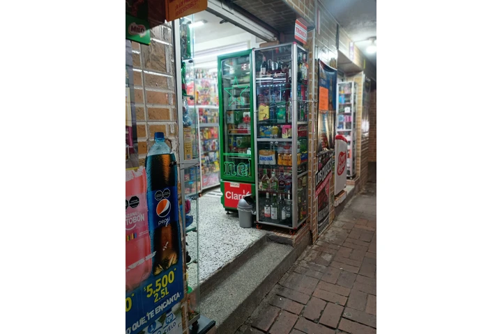 $78000000 : Cigarreria y dulceria image 2