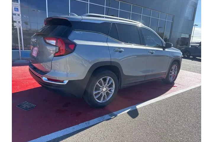 $25032 : GMC Terrain 2024 SLT 4dr SUV image 7