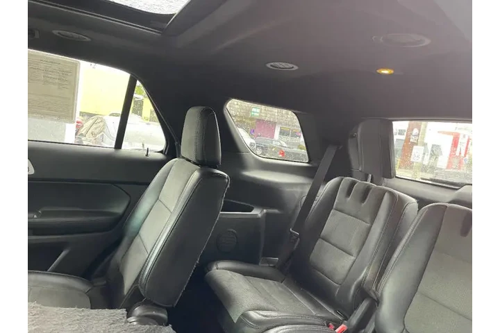 $10599 : 2015 Explorer XLT image 9