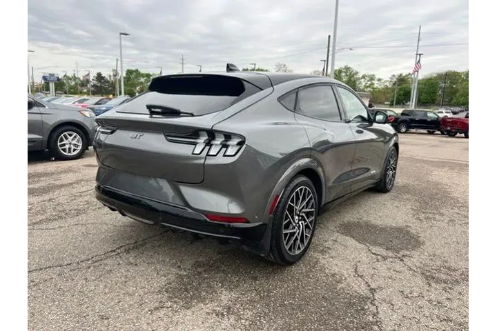 $34945 : Ford Mustang Mach-E 2023 AWD image 4