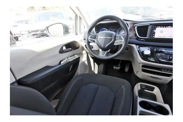 $20265 : Chrysler Voyager 2023 LX 4dr image 7