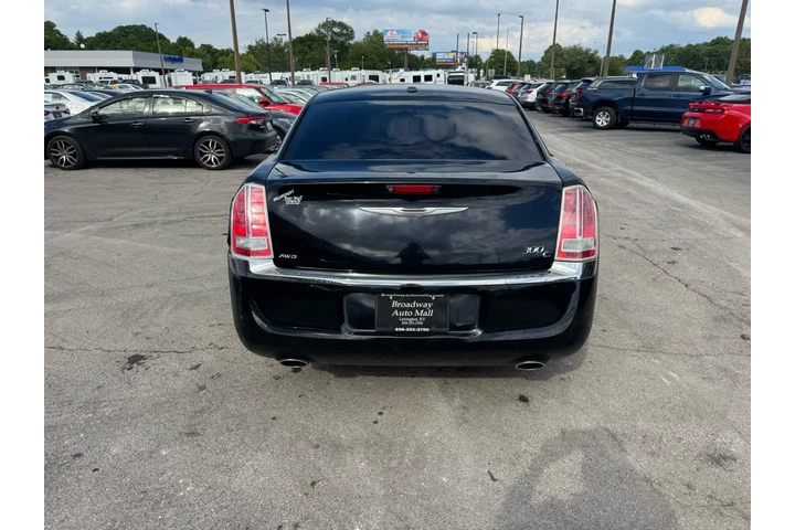 $6450 : 2013 300 4dr Sdn 300C AWD image 3