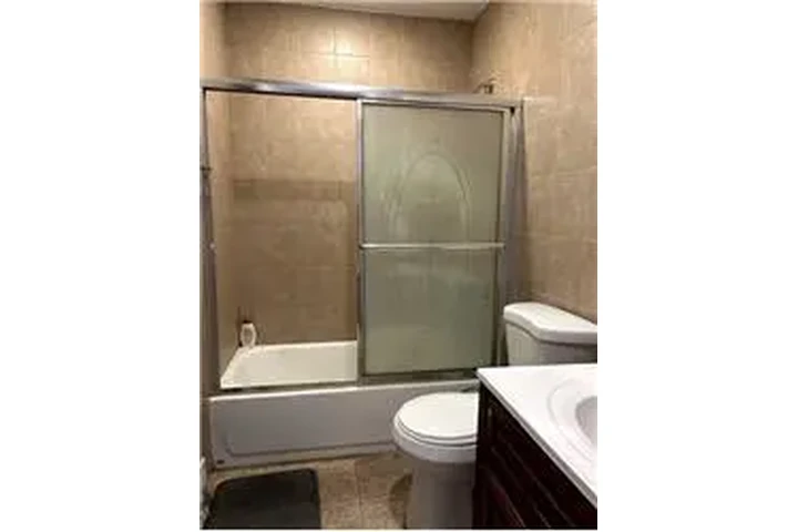 $3000 : Rental property with 3 bedro image 5