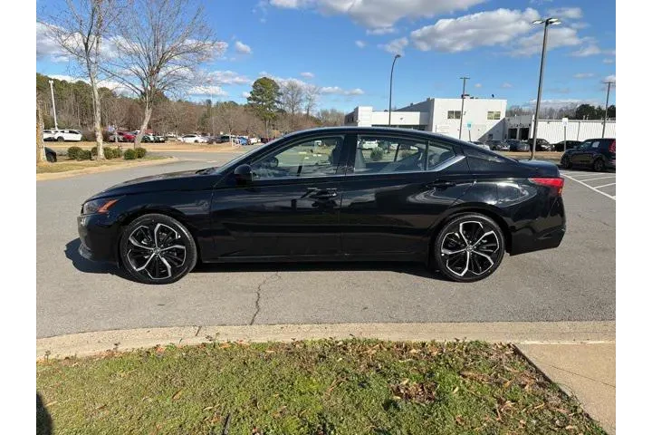 $21441 : Nissan Altima 2024 2.5 SR 4d image 4