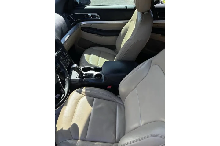 $18999 : 2017 Explorer XLT image 6