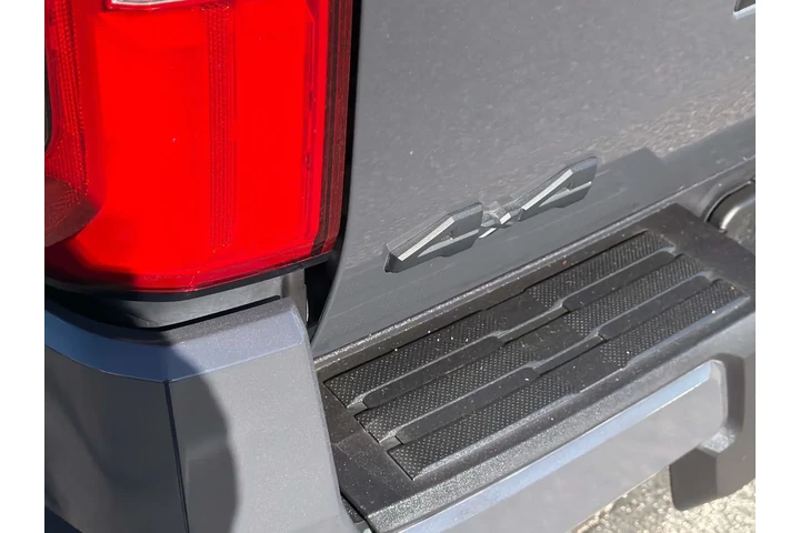 $36307 : Toyota Tacoma 2024 4x4 SR5 4 image 6