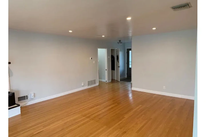 $3100 : Charming 3 Bedroom Home image 6