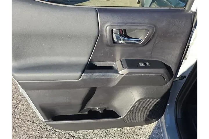 $27990 : Toyota Tacoma 2020 4x4 TRD O image 9