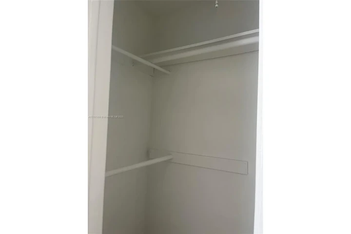 $1800 : ALQUILO EFFICIENCY CERCA A FIU image 8