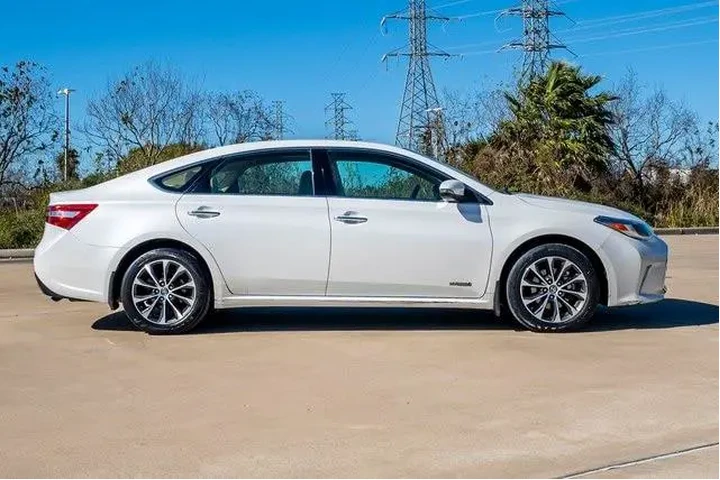 $20079 : Toyota Avalon Hybrid 2017 XL image 4