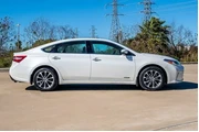 $20079 : Toyota Avalon Hybrid 2017 XL thumbnail