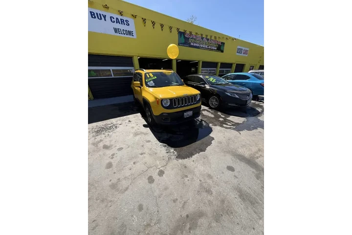 $12888 : 2018 Renegade Latitude image 3