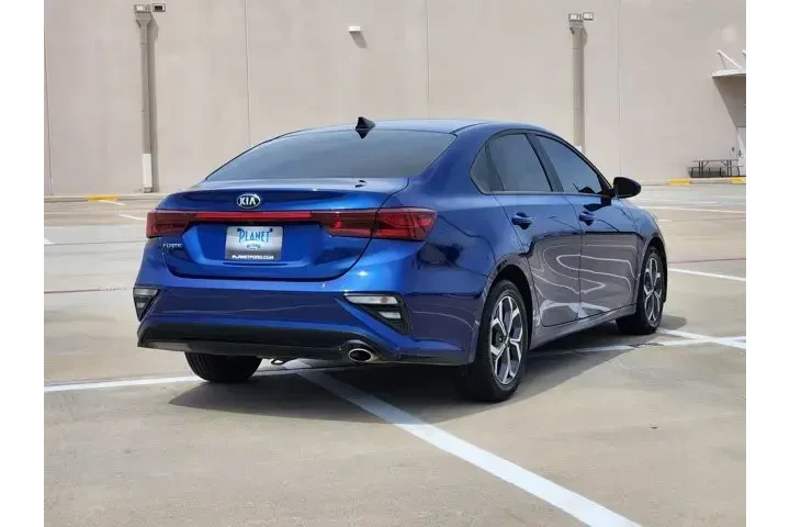 $13940 : Kia Forte 2020 FE 4dr Sedan image 5