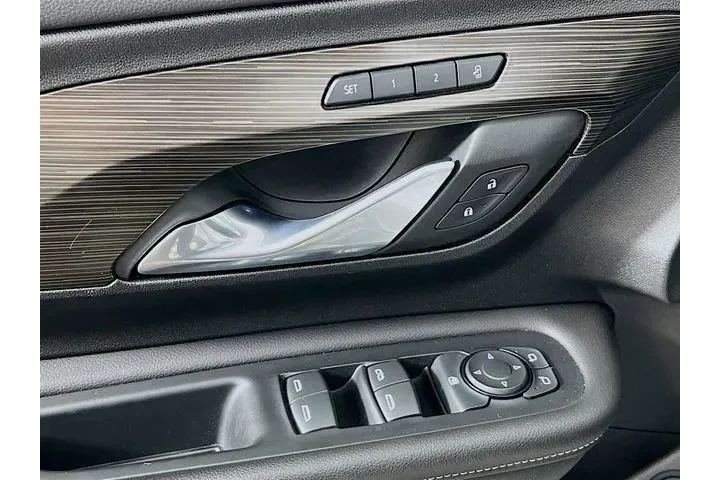 $25975 : GMC Terrain 2024 SLT 4dr SUV image 9