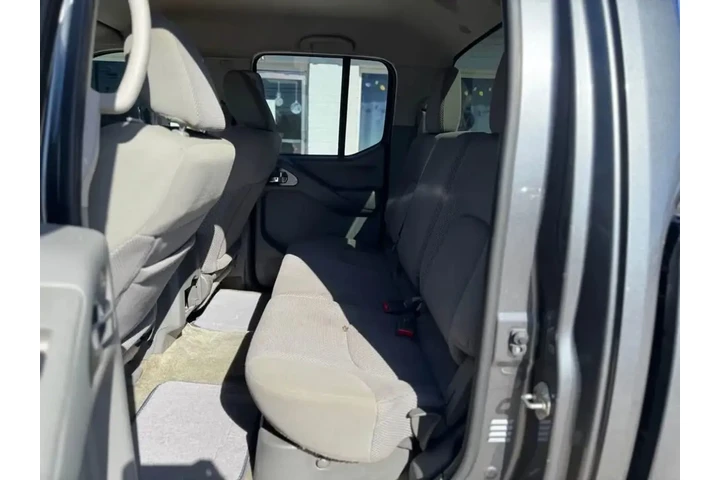 2017 NISSAN FRONTIER CREW CAB image 9