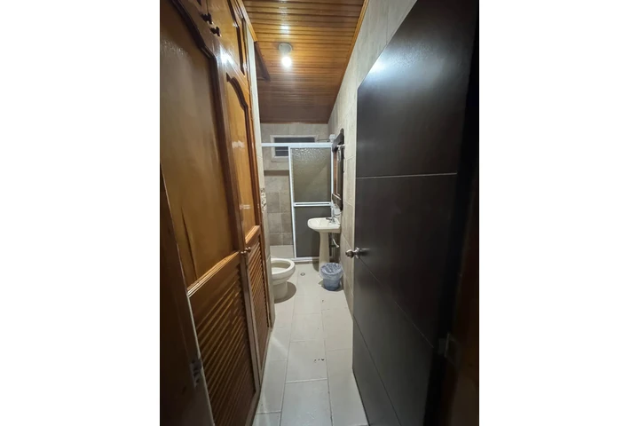 $750000 : SE ALQUILAN APARTAESTUDIOS BCA image 5