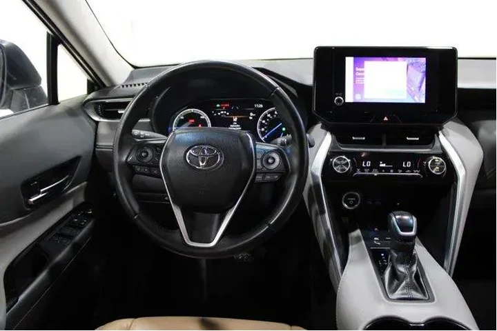 $29998 : Toyota Venza 2023 AWD LE 4dr image 2