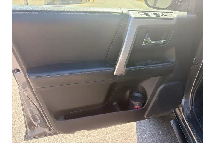 $31790 : Toyota 4Runner 2021 4x4 SR5 image 8