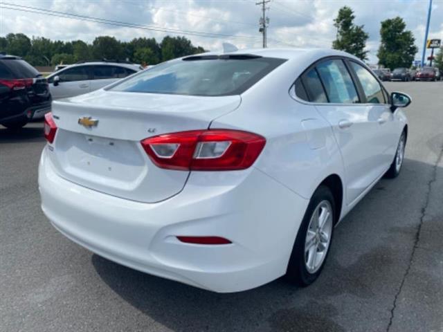 2017 Cruze image 9