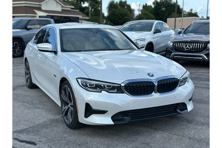 2022 BMW 3 SERIES 330E SEDAN image 8