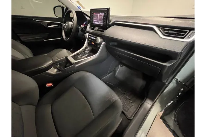 $25679 : Toyota RAV4 2021 AWD XLE 4dr image 10