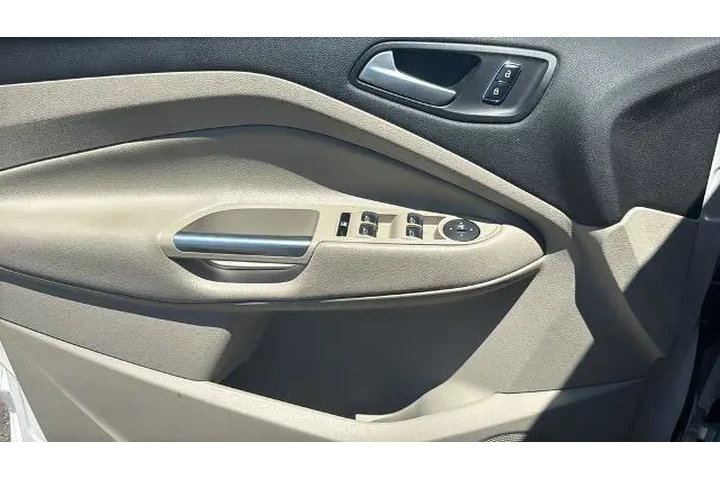$11258 : Ford C-MAX Hybrid 2015 SEL 4 image 6