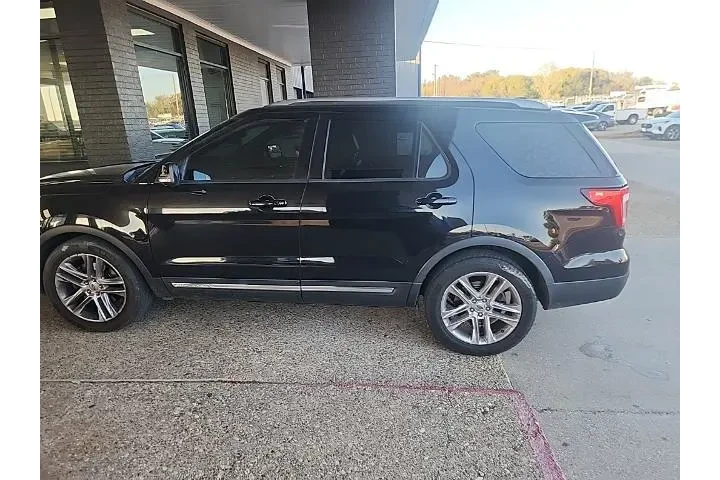 $13468 : Ford Explorer 2016 XLT 4dr S image 2